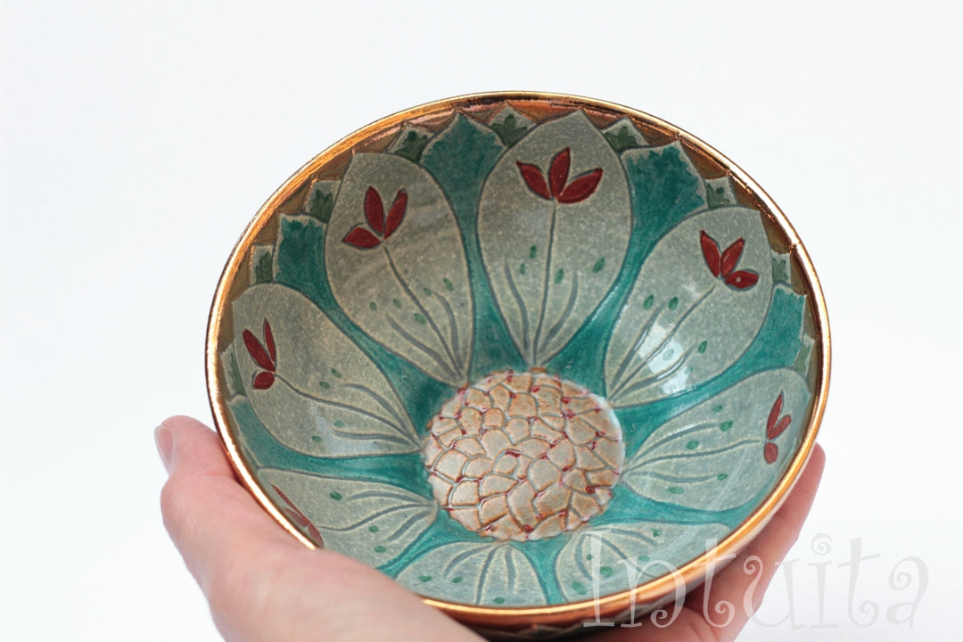 Decorative handmade high quality ceramic bowl with 3D flower design